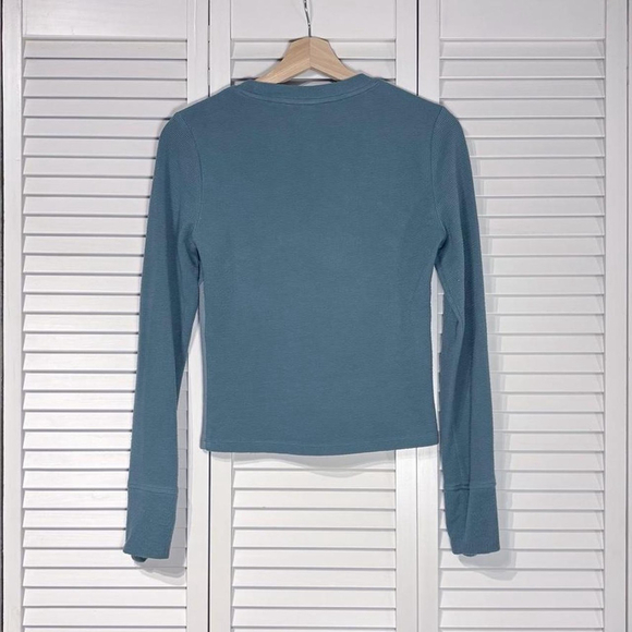 Victoria’s Secret thermal top - Picture 3 of 4